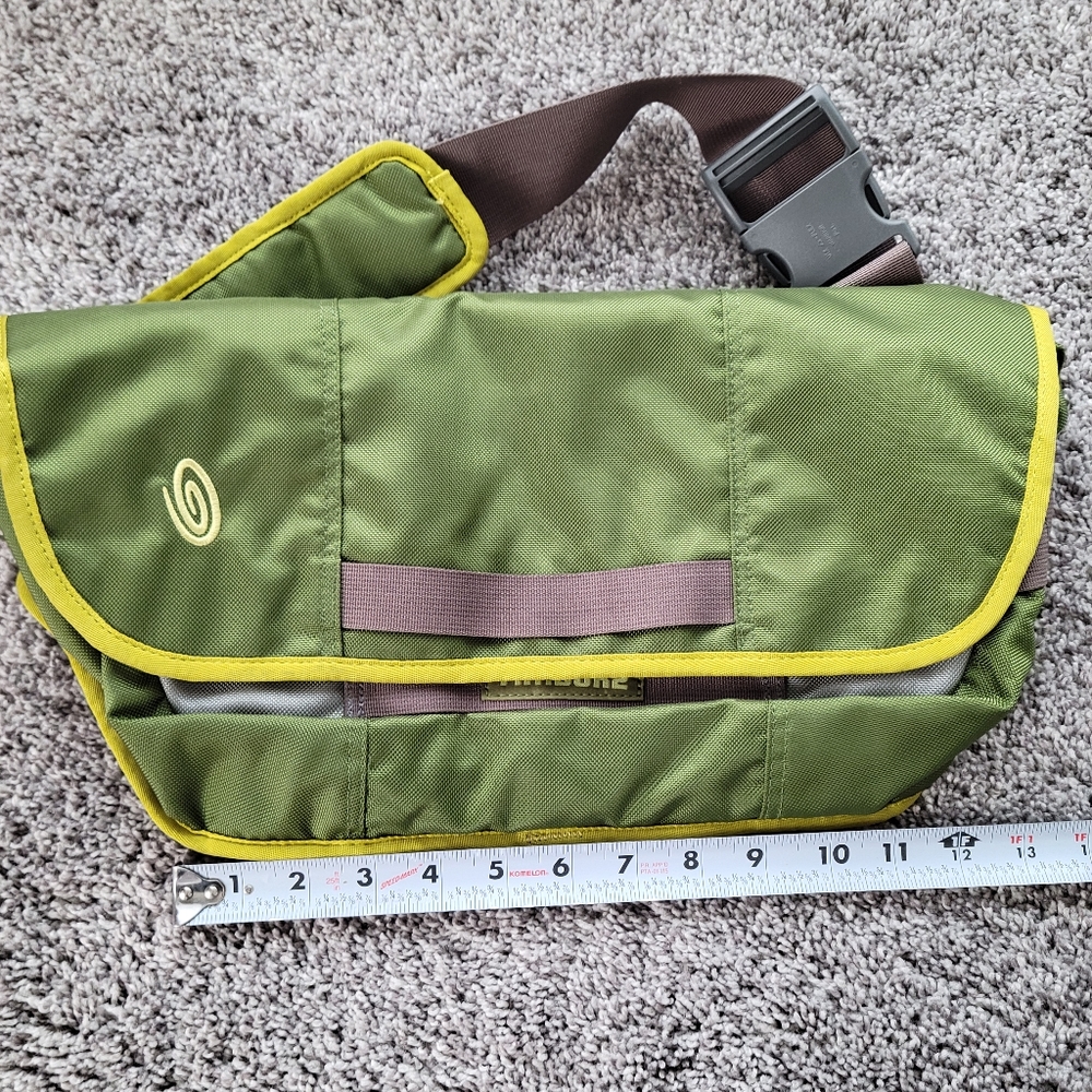 Timbuk2 Cross Strap green bag ~ great condition!